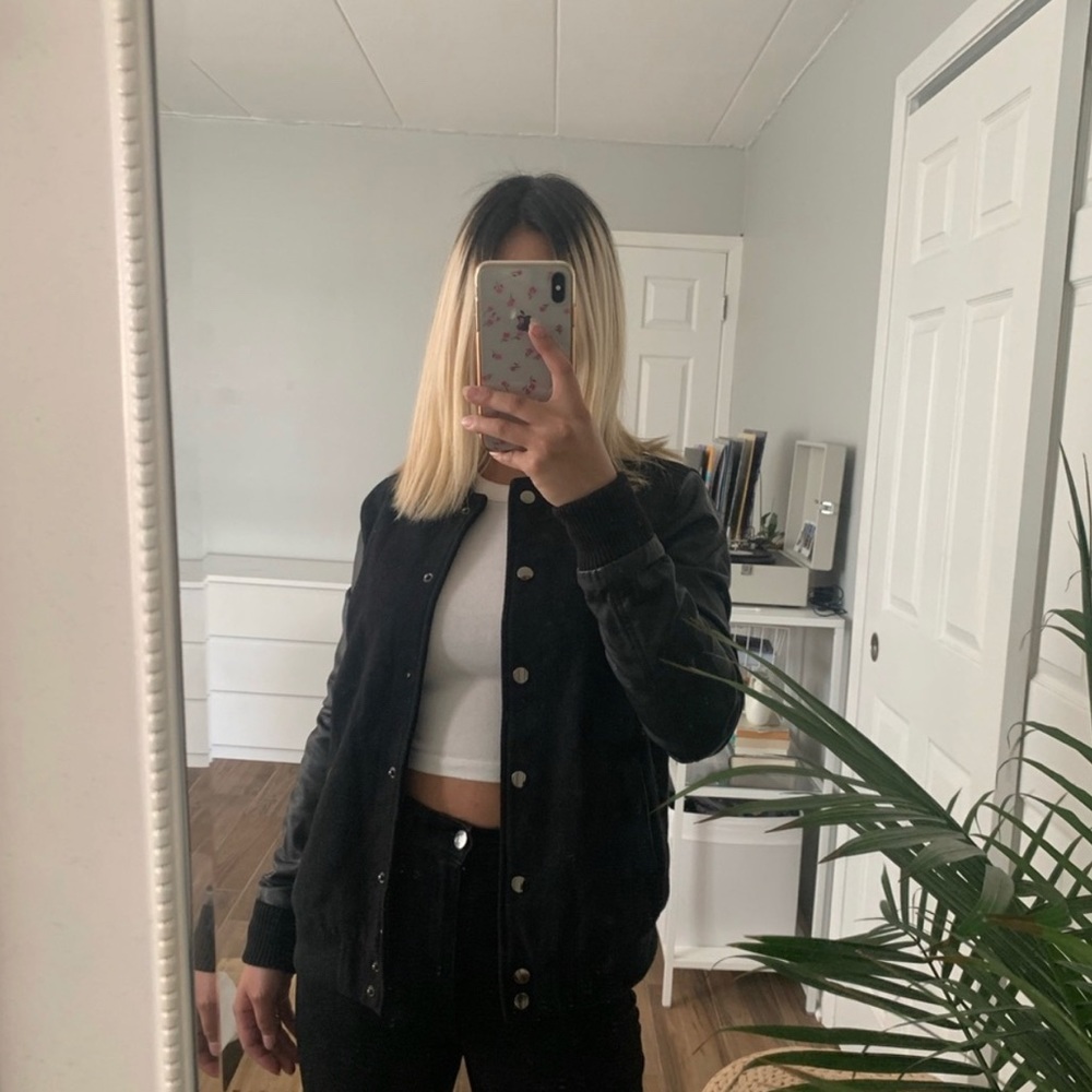 VARSITY JACKET W/ LEATHER SLEEVES